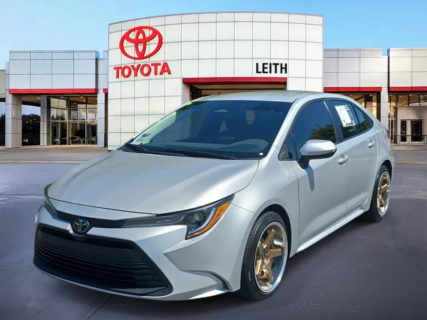 2025 Toyota Corolla LE photo 1