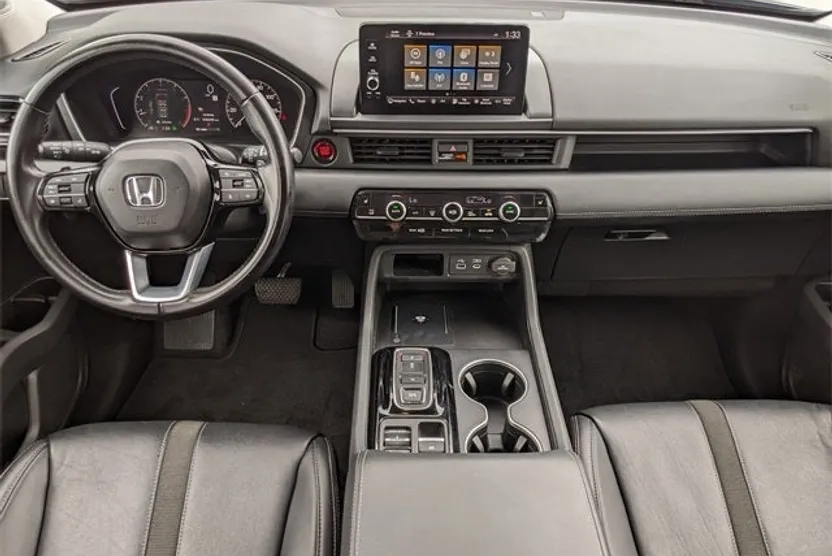 2023 Honda Pilot Touring photo 1