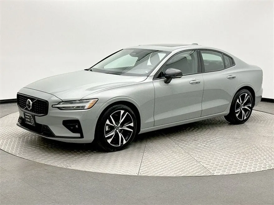 2024 Volvo S60 B5 Plus photo 1