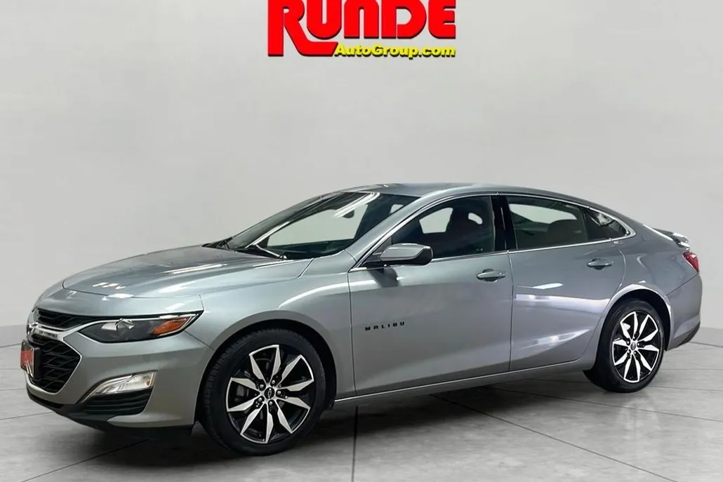 2024 Chevrolet Malibu RS photo 1