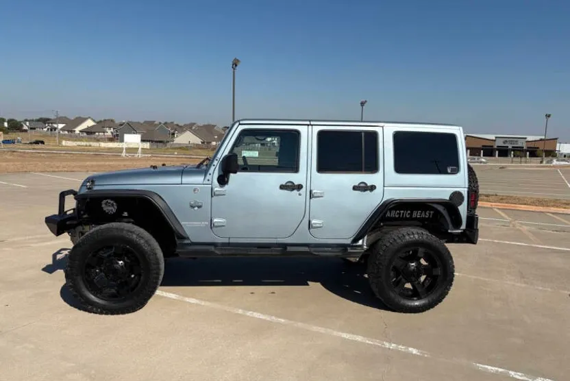 2012 Jeep Wrangler Unlimited Sahara photo 1
