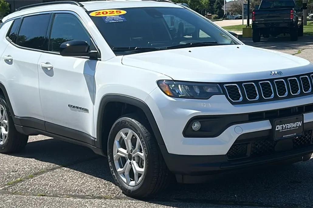 2025 Jeep Compass Latitude photo 1