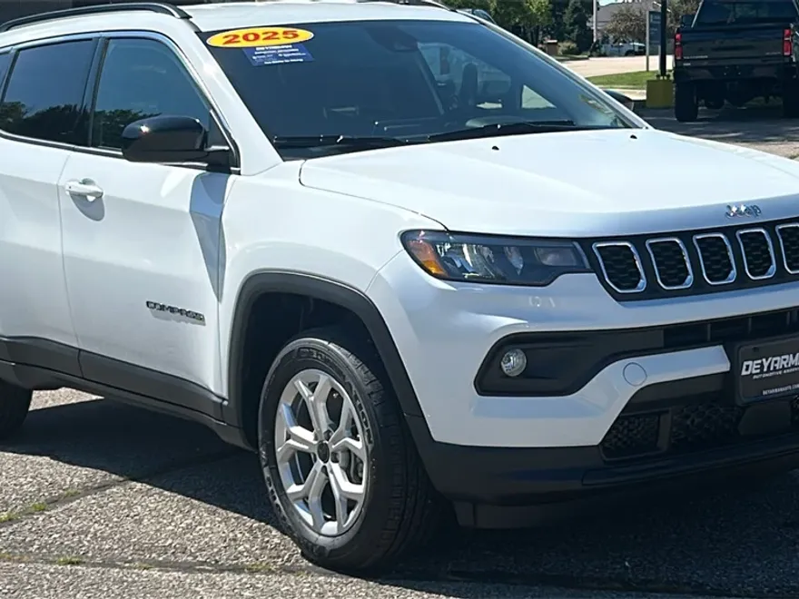 2025 Jeep Compass Latitude photo 1