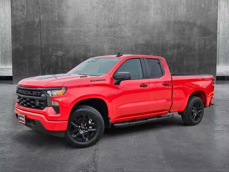 2025 Chevrolet Silverado 1500 Custom photo 1