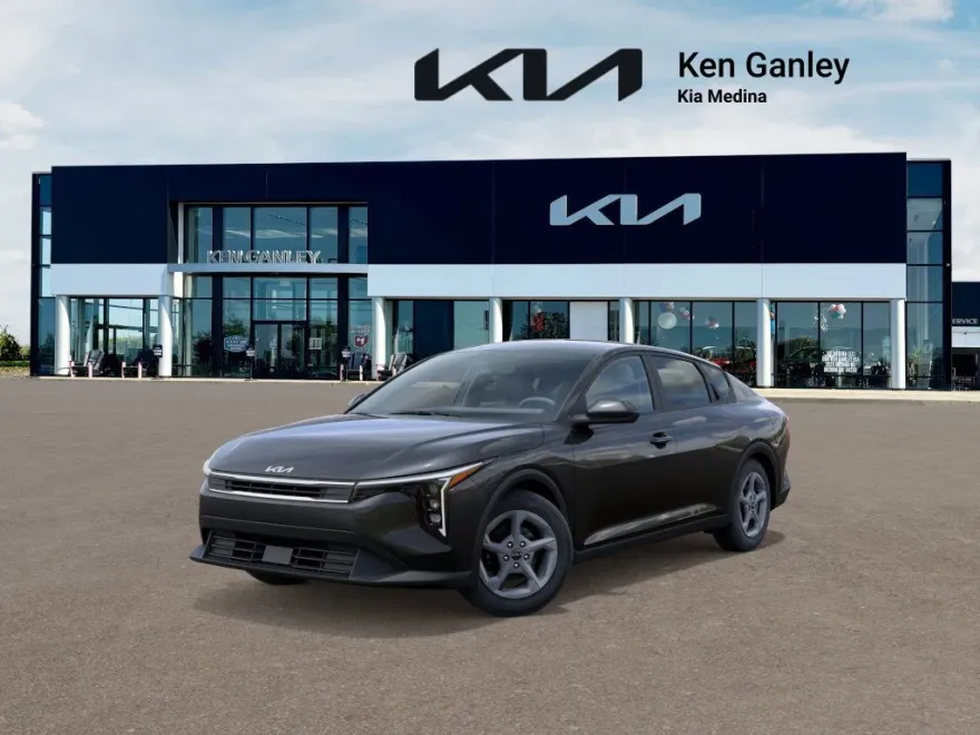 2025 Kia K4 LXS photo 1