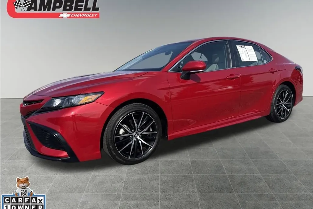 2022 Toyota Camry SE photo 1