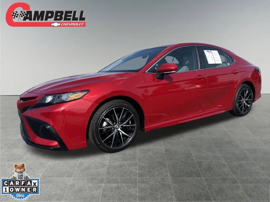 2022 Toyota Camry SE photo 1