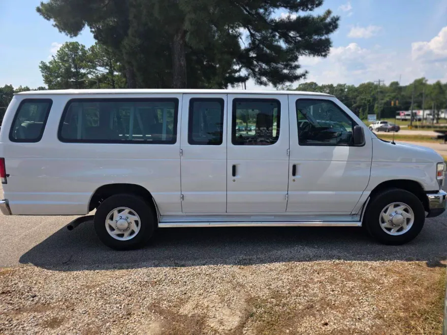 2014 Ford E-350 photo 1