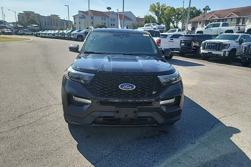 2021 Ford Explorer ST photo 1