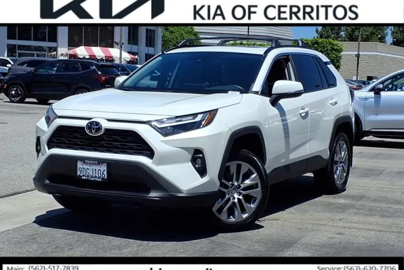 2022 Toyota RAV4 XLE Premium photo 1