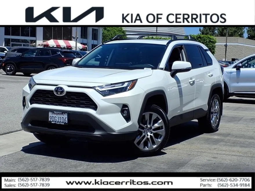 2022 Toyota RAV4 XLE Premium photo 1