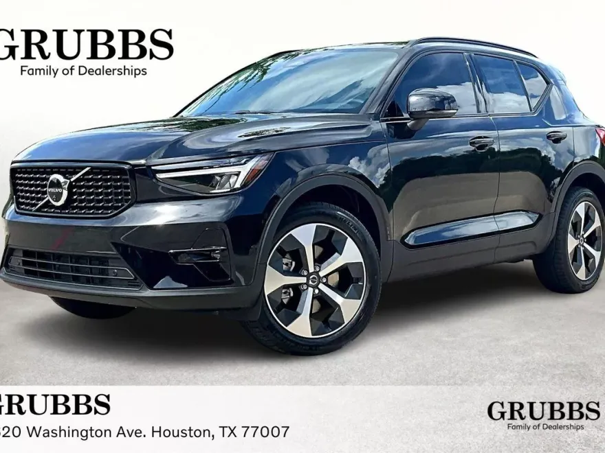 2026 Volvo XC40 Plus photo 1