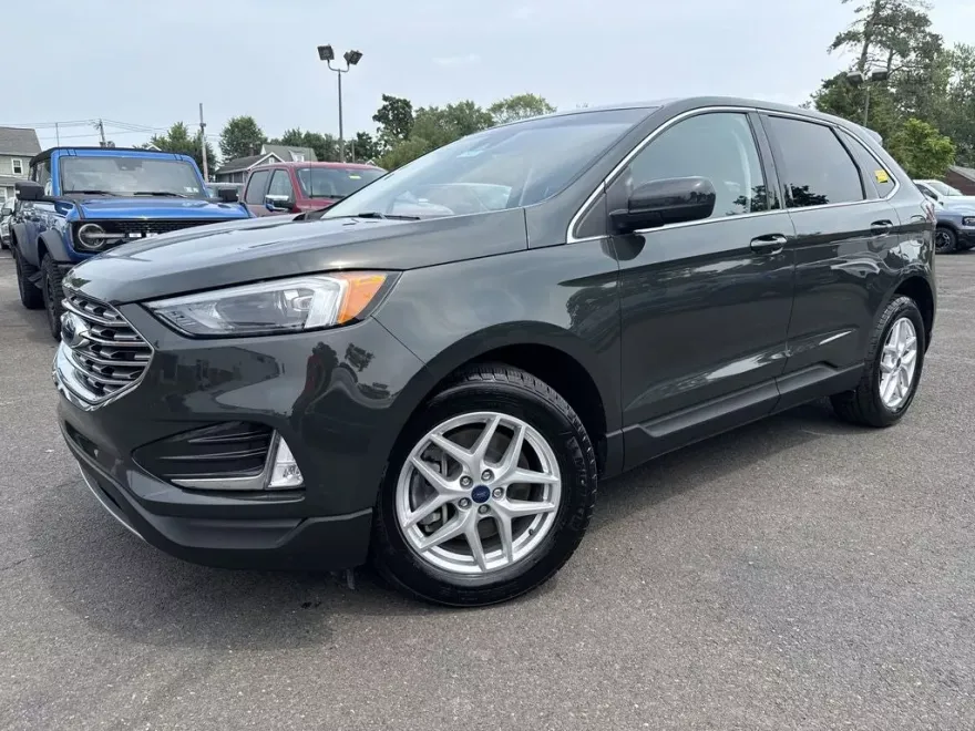 2022 Ford Edge SEL photo 1