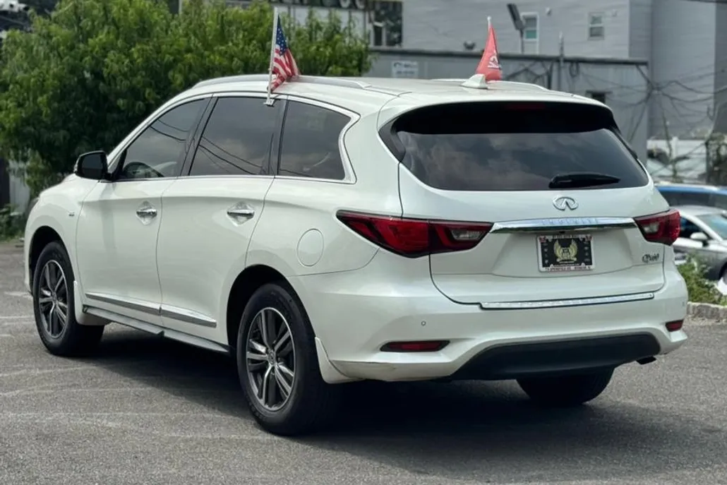 2019 Infiniti QX60 Luxe AWD photo 1