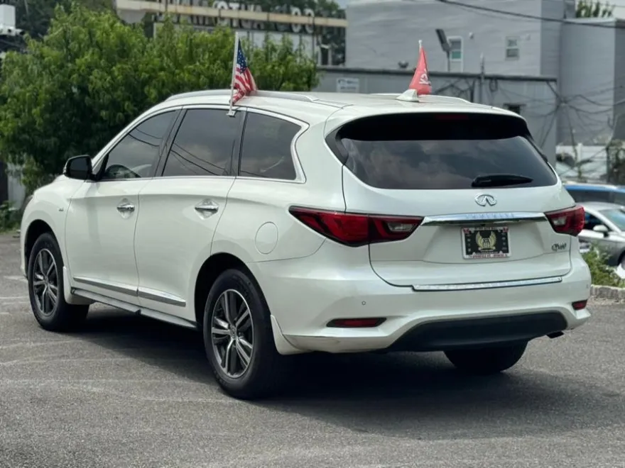 2019 Infiniti QX60 Luxe AWD photo 1