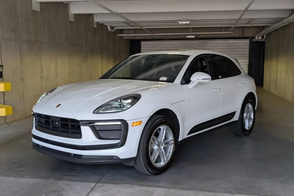 2025 Porsche Macan photo 1