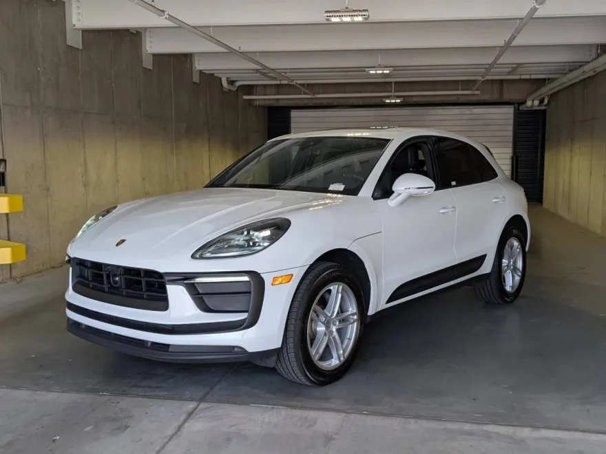 2025 Porsche Macan photo 1