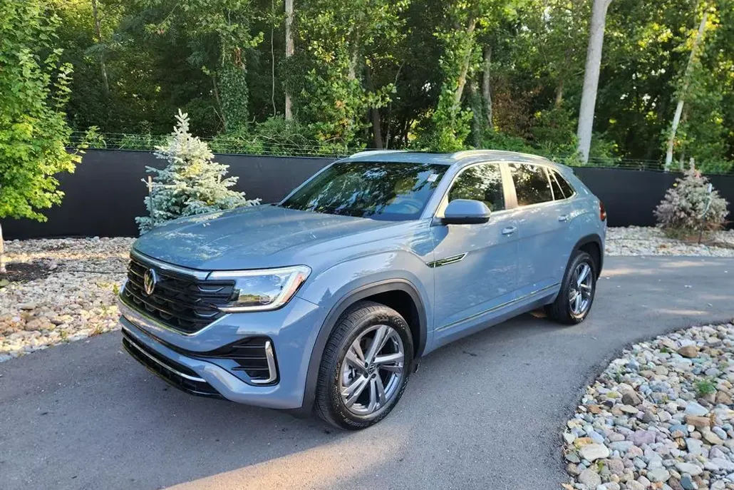 2024 Volkswagen Atlas Cross Sport SEL R-Line photo 1