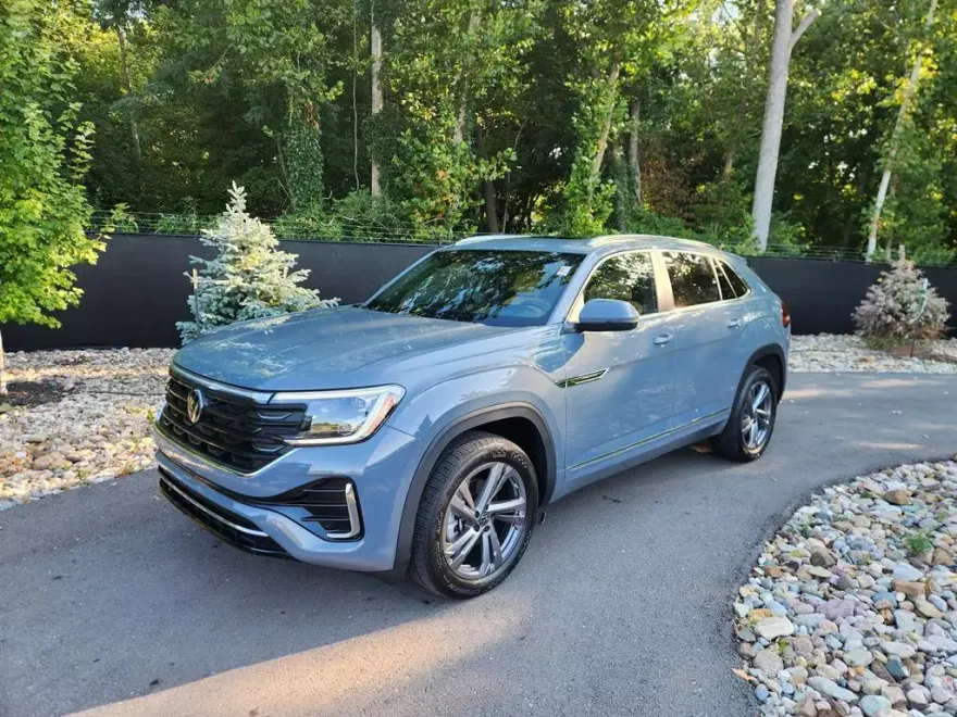 2024 Volkswagen Atlas Cross Sport SEL R-Line photo 1