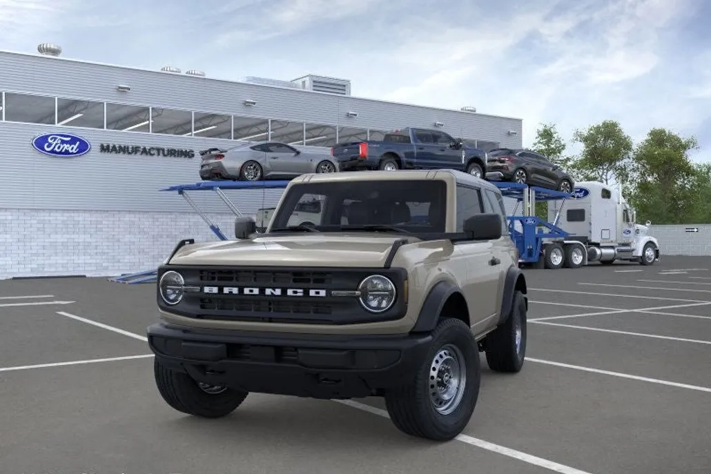 2025 Ford Bronco Base photo 1
