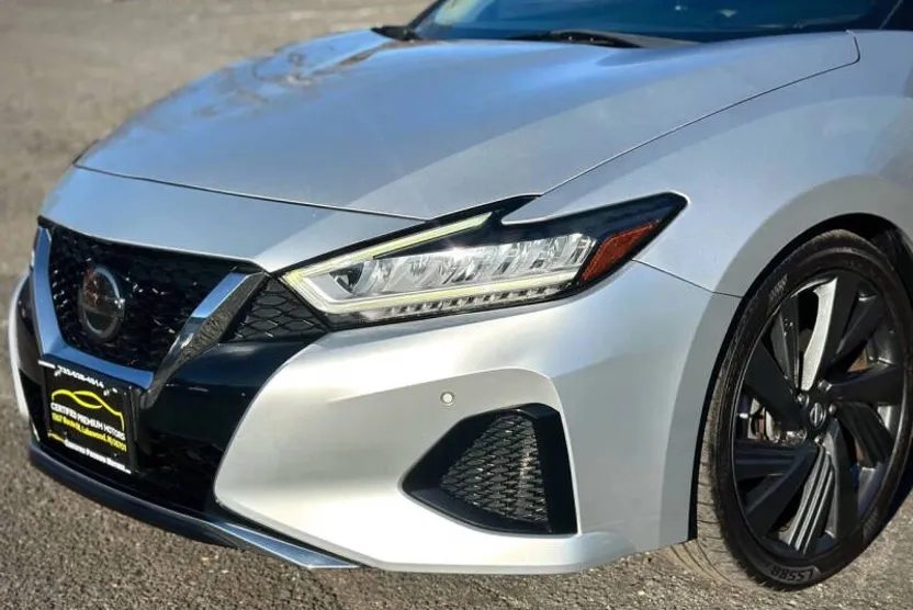 2019 Nissan Maxima SL photo 1
