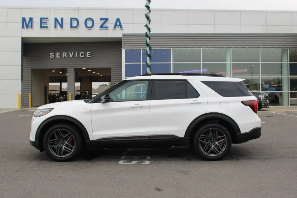 2025 Ford Explorer ST-Line photo 1