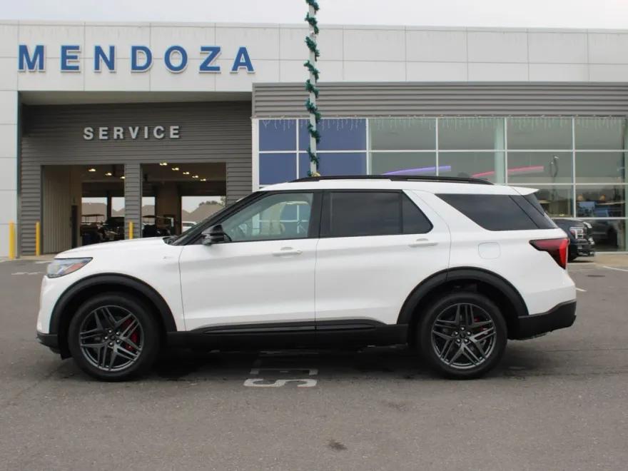 2025 Ford Explorer ST-Line photo 1