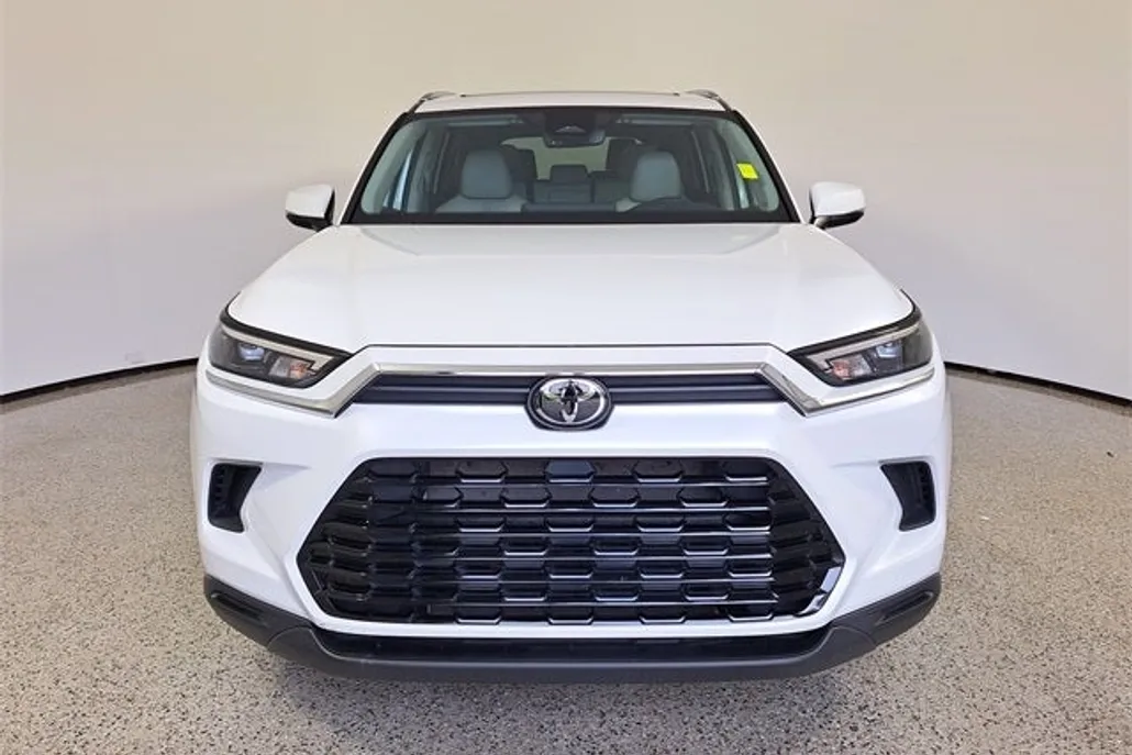 2024 Toyota Grand Highlander XLE photo 1