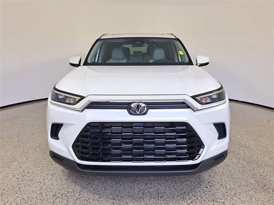 2024 Toyota Grand Highlander XLE photo 1