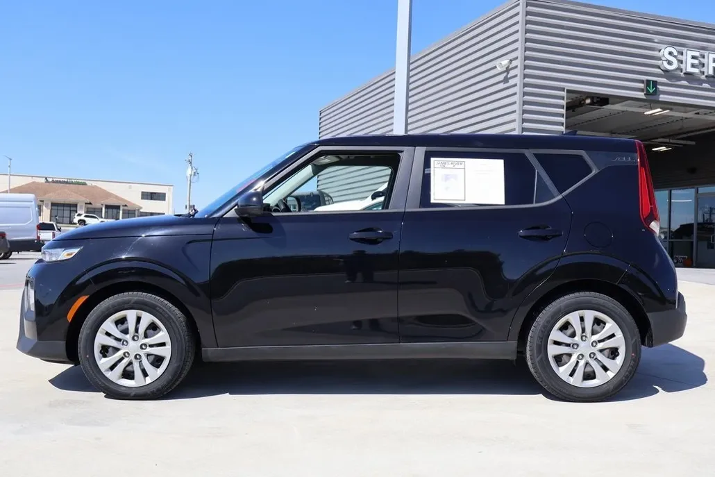 2022 Kia Soul LX photo 1