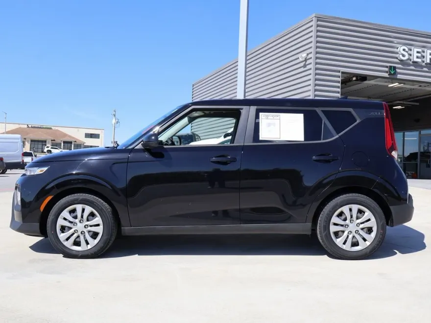 2022 Kia Soul LX photo 1