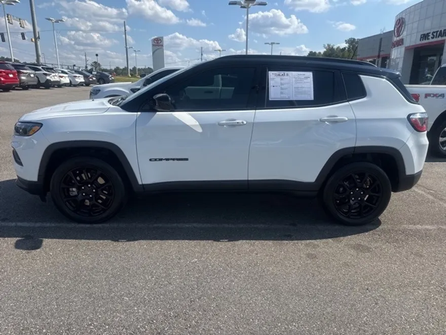 2024 Jeep Compass Latitude photo 1