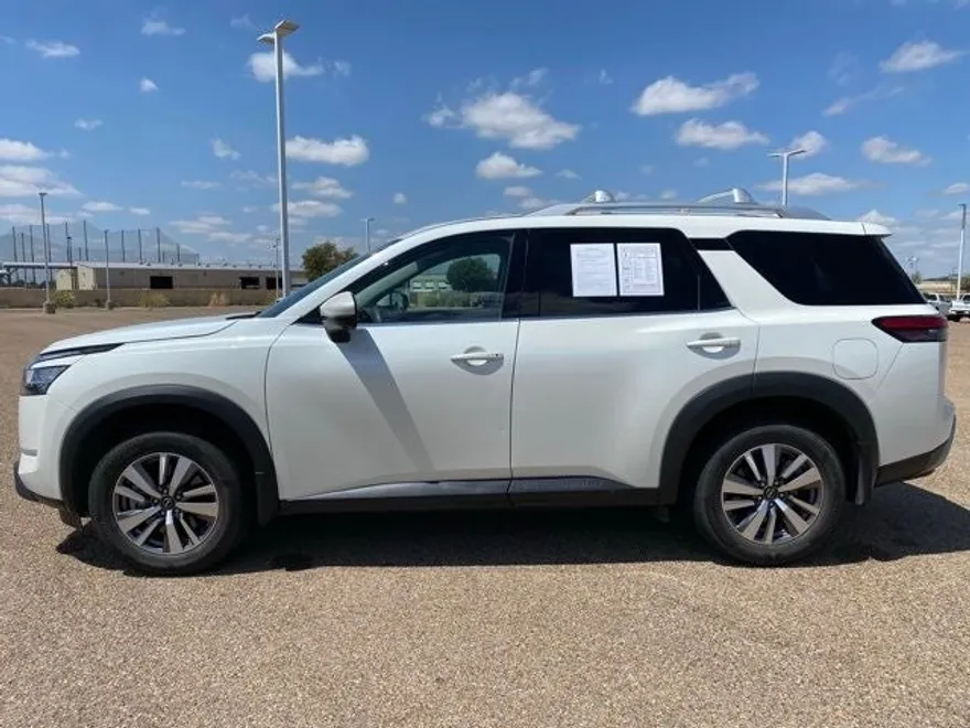 2023 Nissan Pathfinder SL photo 1