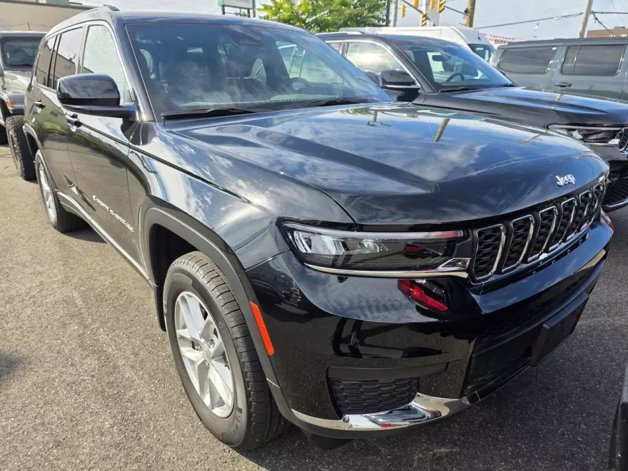 2025 Jeep Grand Cherokee Laredo X photo 1