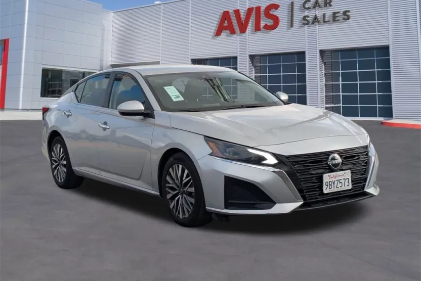 2023 Nissan Altima 2.5 SV photo 1