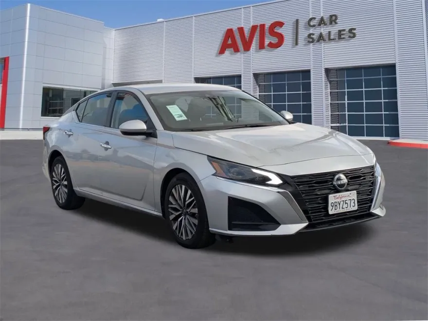 2023 Nissan Altima 2.5 SV photo 1