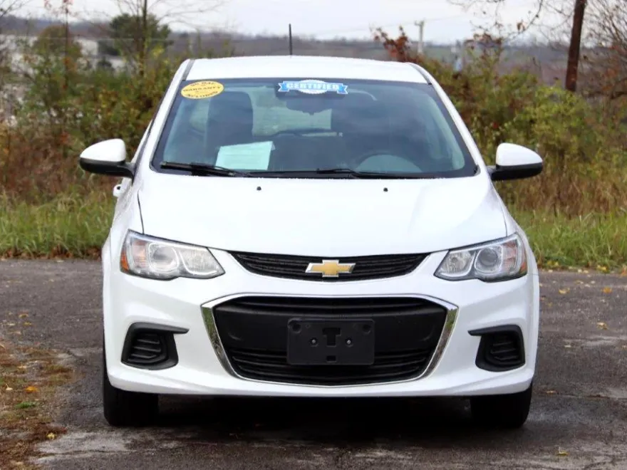 2020 Chevrolet Sonic LT photo 1