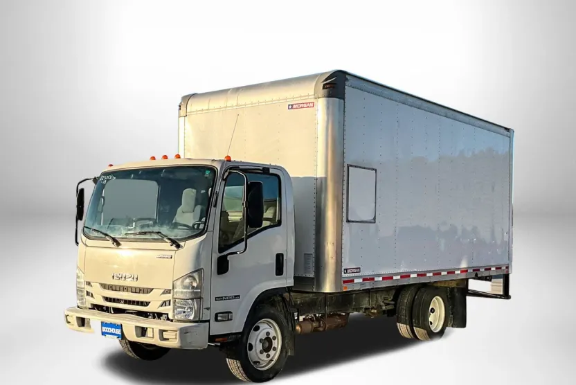 2018 Isuzu NPR photo 1