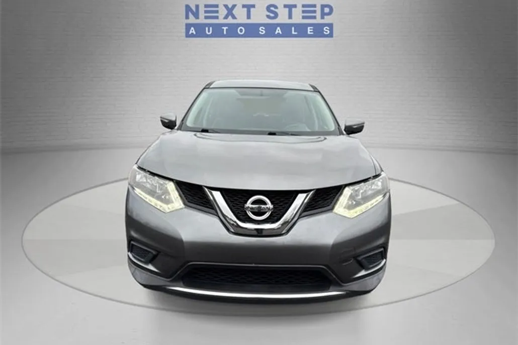 2015 Nissan Rogue SV photo 1