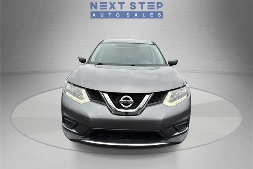 2015 Nissan Rogue SV photo 1
