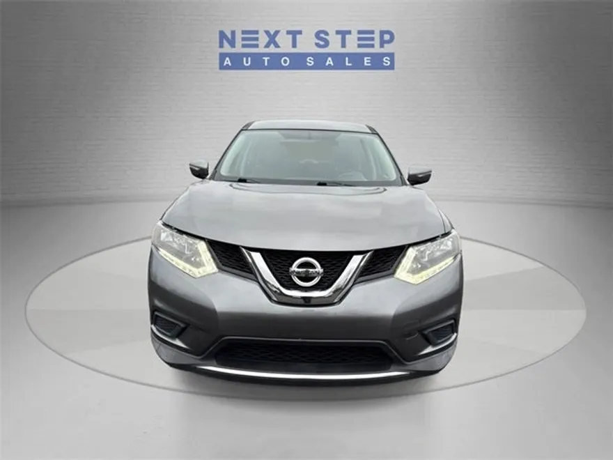 2015 Nissan Rogue SV photo 1