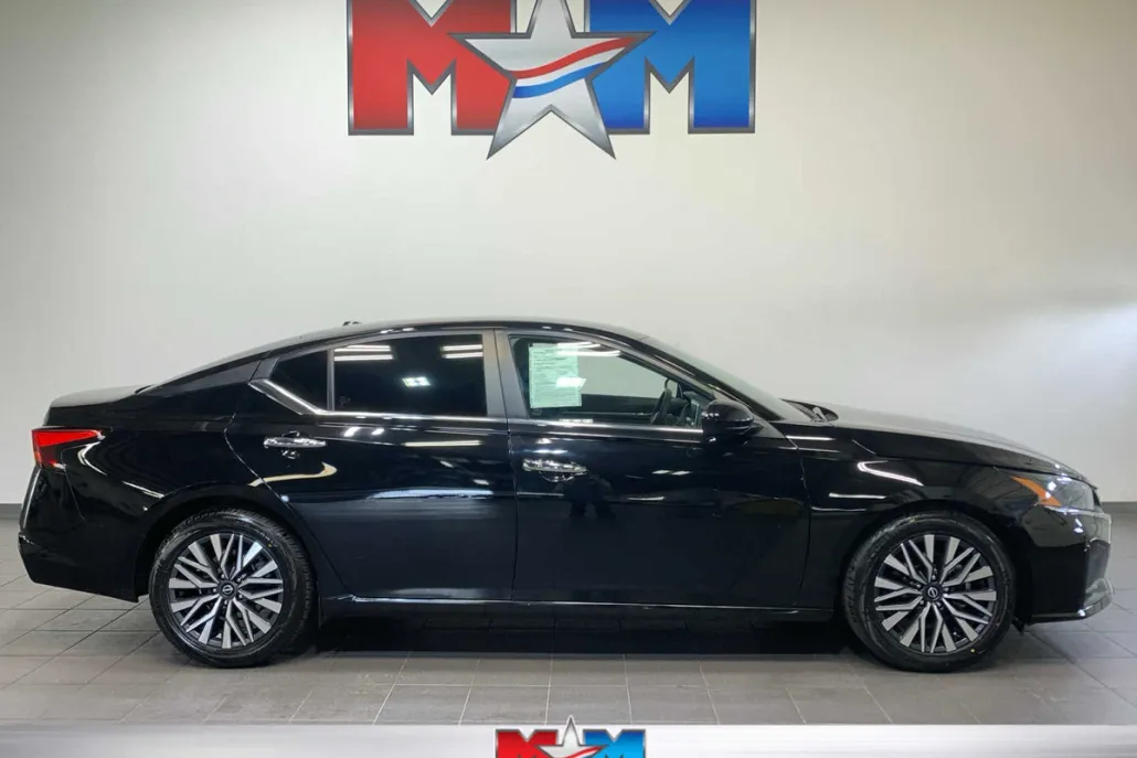 2023 Nissan Altima 2.5 SV photo 1