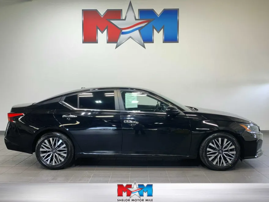 2023 Nissan Altima 2.5 SV photo 1