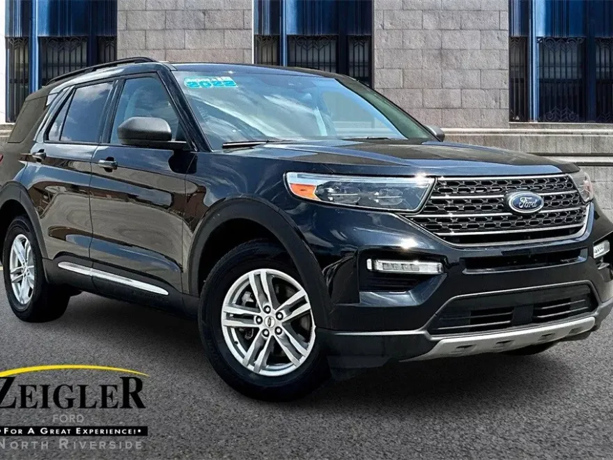 2022 Ford Explorer XLT photo 1