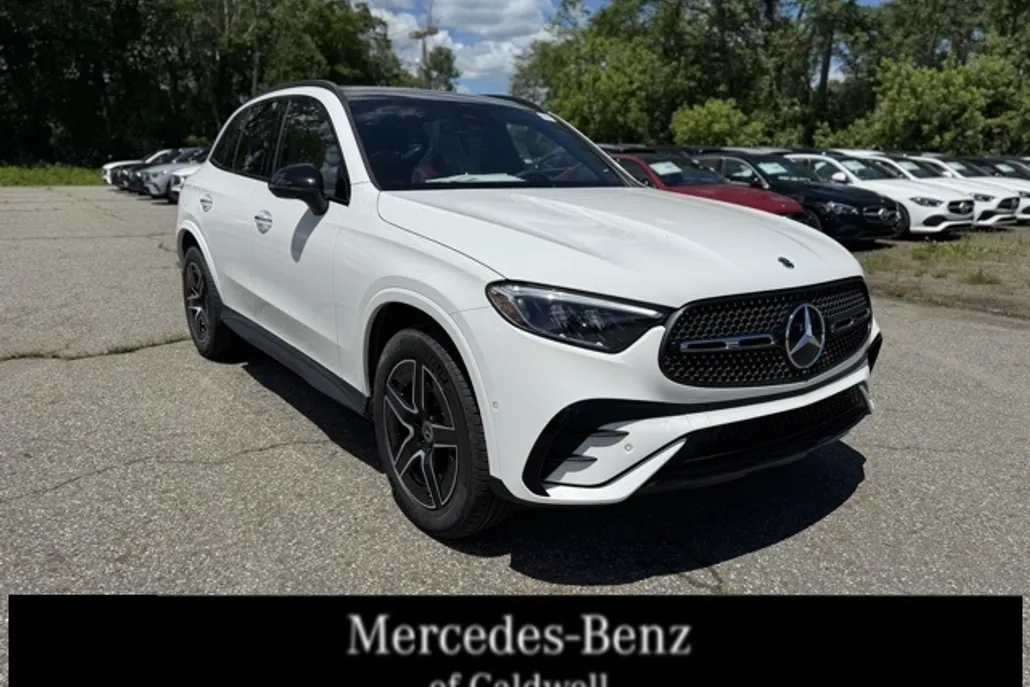 2025 Mercedes Benz GLC 300 4MATIC photo 1