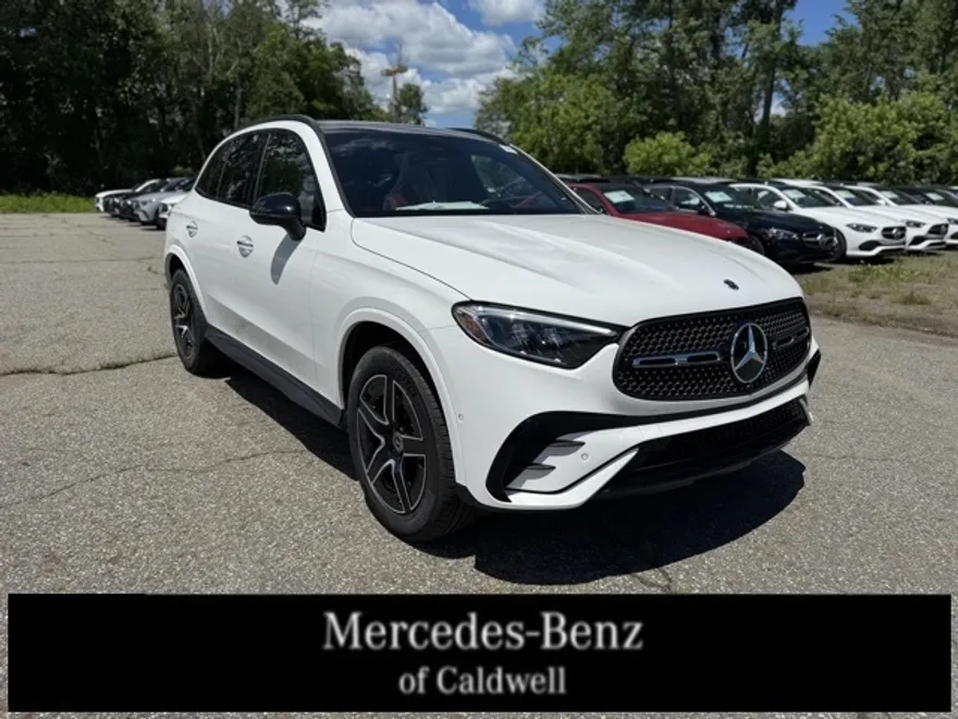 2025 Mercedes Benz GLC 300 4MATIC photo 1