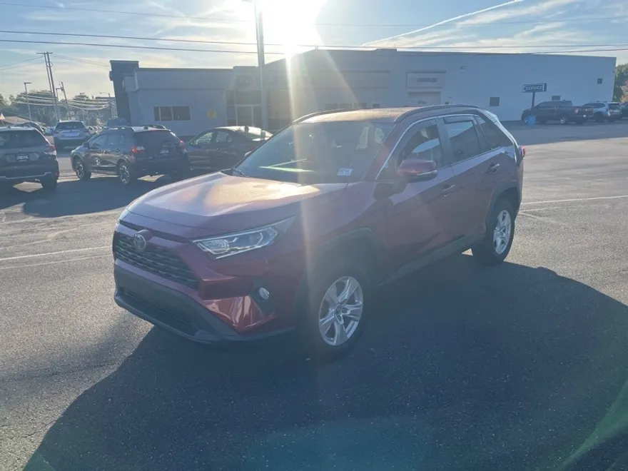 2020 Toyota RAV4 Hybrid XLE photo 1