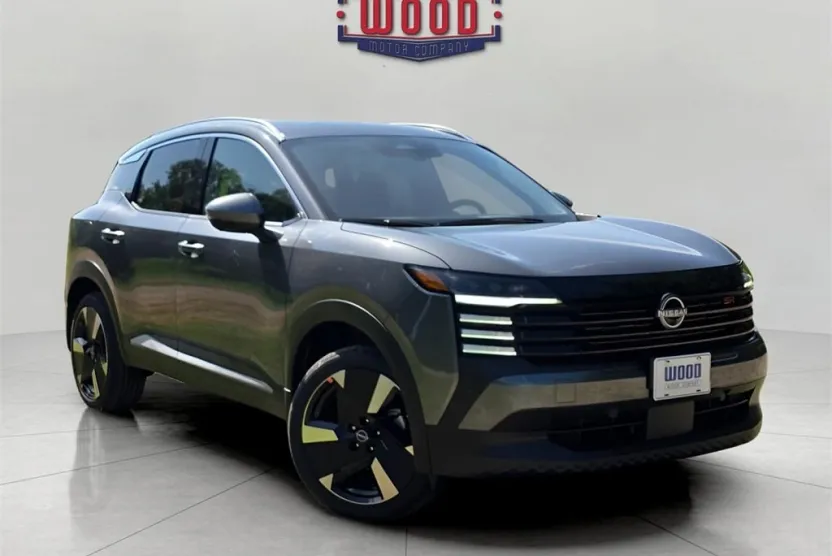 2025 Nissan Kicks SR photo 1