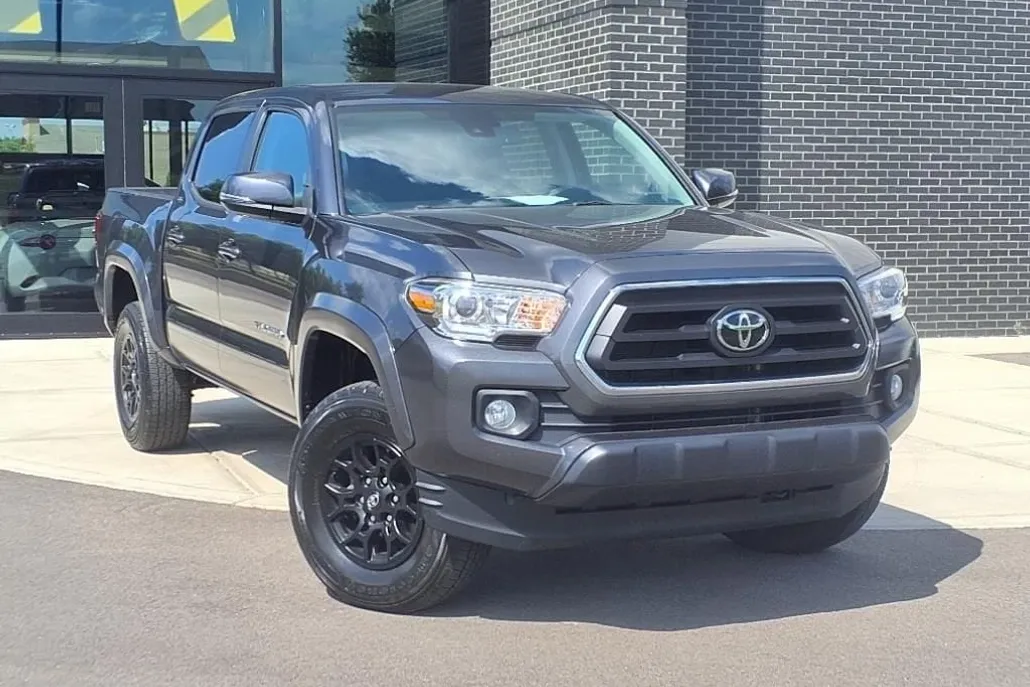 2022 Toyota Tacoma V6 4x4 LE photo 1