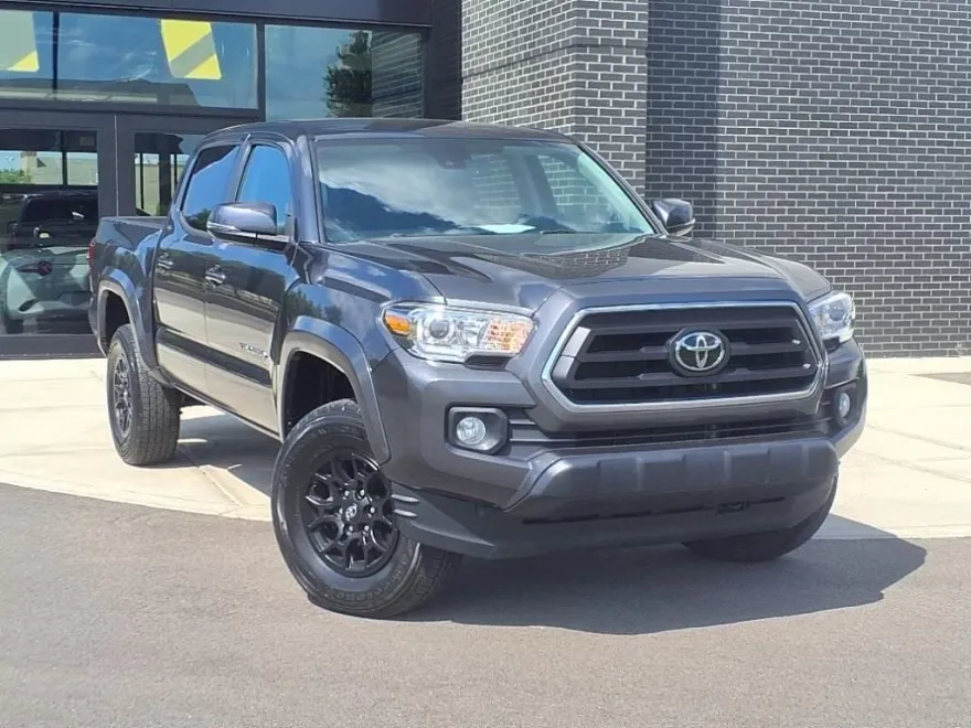2022 Toyota Tacoma V6 4x4 LE photo 1
